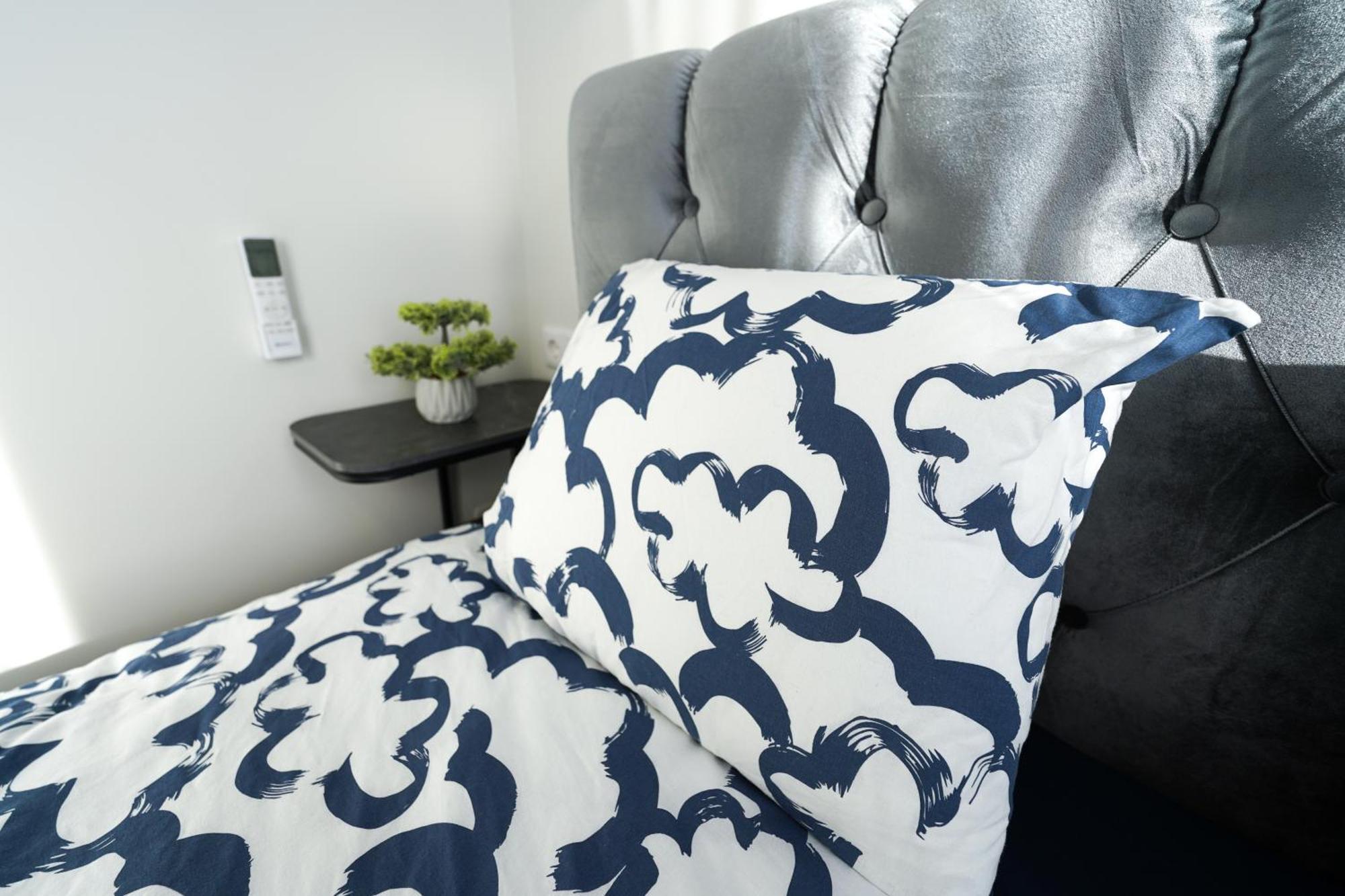 Amber Light Self-Check-In Apartments Каунас Экстерьер фото